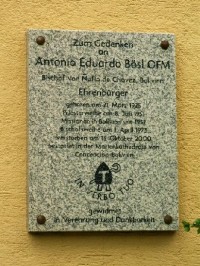 Pamětní deska čestnému občanu města,Antonio Eduardovi Böslovi,misionáři a biskupovi v Bolívii