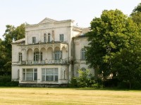 Některé budovy stále čekají na svou rekonstrukci