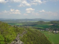 Papststein: Pohled na Schrammstein a Winterberg na horizontu