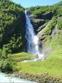 vodopád Avdalsfossen: údolí Utladálen