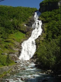 Hjellefossen: Vodopád v údolí Utladálen
