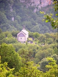 Kostelík v údolí Tary