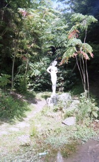socha pri jazierku