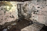 Nejvyšší patro bunkru, vstupní dveře