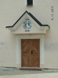 Vstupní dveře do kostela