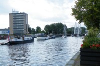 Fronta člunů před zdvižením mostu, Haarlem