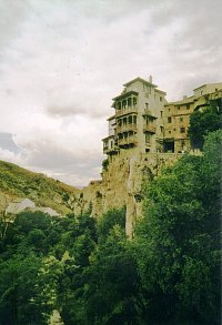 Cuenca, visuté balkony nad kaňonem
