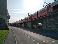 Hainburg,vlak na nízkém viaduktu