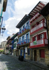 Fuenterrabia-Hondarribia, barevné balkony