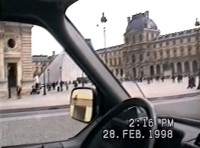 Paříž, pyramida v Louvru, z videa ´07