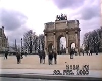 Paříž, střed Louvru, z videa ´07