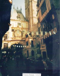 Hodinová věž s orlojem v Rouenu, Francie