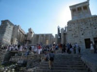Řecko, Athény,dopoledne u Propylají na Akropoli