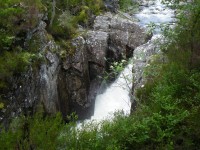 Skotsko, vysočina West Highlands, vodopád na river Affric