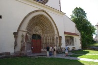 Portál kostela Porta Coeli
