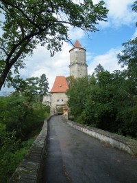 Typická silueta Zvíkovského hradu