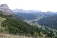 Výhled do údolí na Colfosco ve Val Gardena