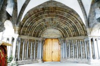 Třebíč, Vstupní portál románské baziliky