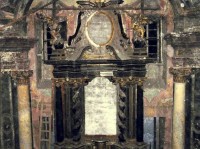 Dolní Lukavice, dolní část oltáře zámecké kaple