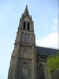 Náměstí Míru, kostel sv. Ludmily, boční pohled