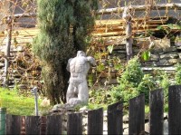 Sochařská výzdoba předzahrádky v talmberském podhradí