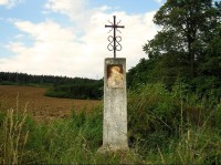 Vodokrty, křížek na kraji obce