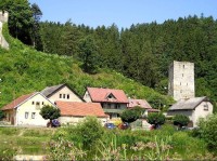 Český Šternberk, podhradí