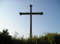 Dřevěný kříž při cestě do Čejkovic
