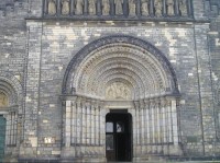 Kostel sv. Cyrila a Metoděje, novogotický portál