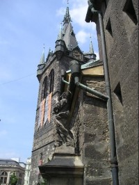 Pohled na Jindřišskou věž od kostela sv. Jindřicha