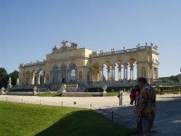 Schönbrunn - Glorietta: Jsou to zbytky kolonády postavené r. 1775.
