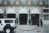 Náměstí Vendome: Hotel Ritz, ve kterém večeřela před svou smrtí princezna Diana z Walesu s Dodim Al Fayedem.