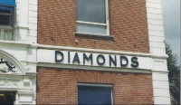 Amsterdam: Brusírny pocházejí z r. 1586 a většina diamantů nalezených ve světě se brousí zde. Byl zde vybroušen i největší diamant světa (3 106 karátů, váha 500g),  který zdobí britské korunovační klenoty.