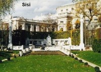 foto - pomník Sisi