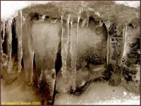 Království ledu: Na skále zatopeného lomu nedaleko Lipnice nad Sázavou.
