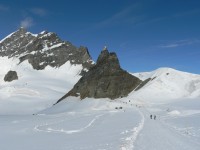 Pohled na Jungfraujoch s meteorologickou stanicí