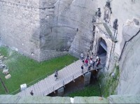 Vstup do pevnosti: Toto je malinko namáhavější cesta na horní plošinu pevnosti, jinak se lze dostat nahoru i výtahem.