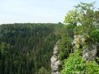 Výhled na údolí Polenztal z hradní zahrady