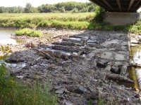 V suchém létě 2008 umožňuje řeka Morava přechod na Slovensko suchou nohou.