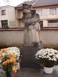 Kněždub, hrob malíře Antoše Frolky: Antoš Frolka se narodil v Tasově, ale jako malíř působil v Kněždubu