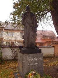 Kněždub, hrob sochaře Franty Uprky