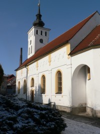 Kostel sv. Jiří - r. 1909 byl dostavěn kostel do nynější podoby