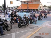 Bikeri: Daytona Beach - nejvetsi sraz motorkaru, brezen 2006