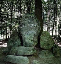 Trocnov: Pamětní kámen