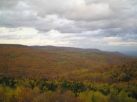 Podzim: Výhled na Krušné hory východním směrem k Loučné