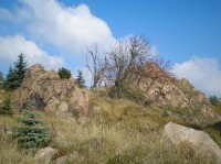 Na Pramenáči: Západní skalisko-detail při pohledu od cesty