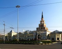 Kazaňské nádraží: Věčně přítomné dráty