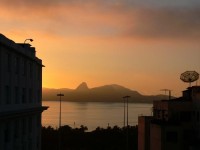 Svítání nad zátokou Guanabara: Přes park Flamengo