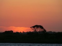 Sunset: Západ slunce nad řekou Guaíba