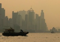 Dopolednev  v Hong Kongu: Vysoká vlhkost a nízké mraky